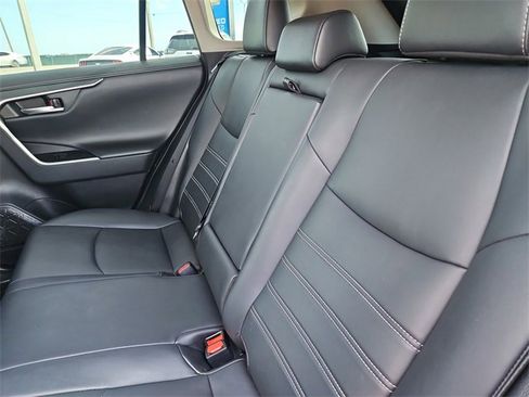 Used 2020 Toyota RAV4 Limited image 13