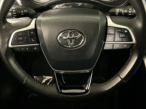 Used 2023 Toyota Highlander XSE image 14