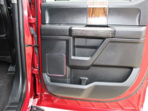 Used 2019 Ford F150 Lariat image 18