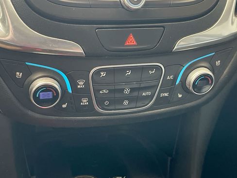 Used 2018 Chevrolet Equinox Premier AWD/4WD image 19