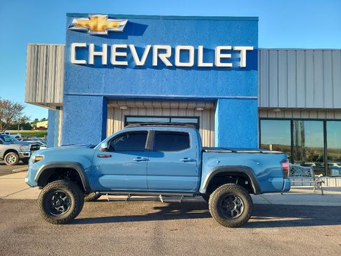 Used 2018 Toyota Tacoma TRD Pro image 2