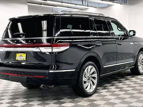 Used 2024 Lincoln Navigator Reserve image 13