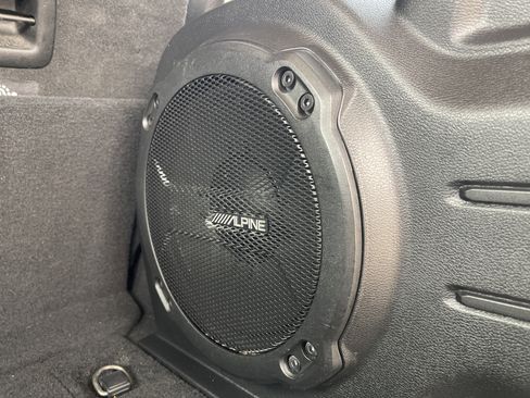 Used 2018 Jeep Wrangler Unlimited Sahara w/ Uconnect 4C Nav & Sound Group AWD/4WD image 10