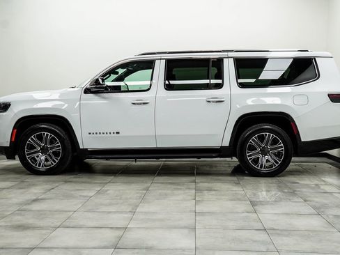 Used 2024 Jeep Wagoneer L Series II w/ Flexible Seating Group image 8