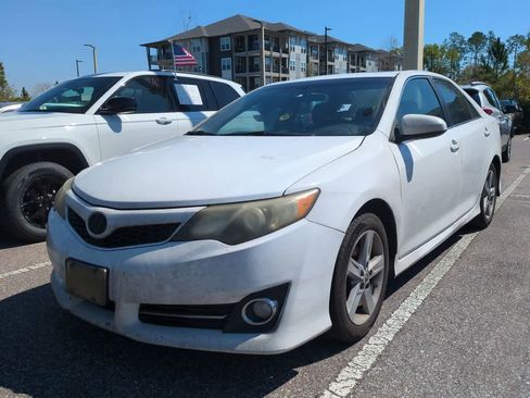 Used 2012 Toyota Camry SE image 2