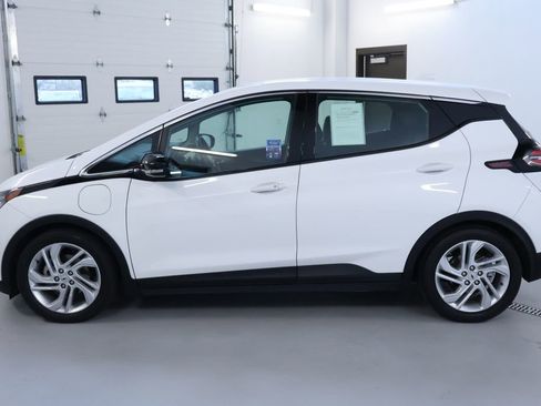 Used 2023 Chevrolet Bolt LT w/ Driver Confidence Package FWD image 4