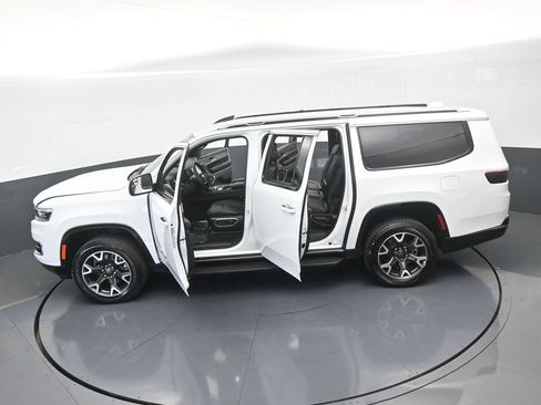 Used 2023 Jeep Wagoneer L Series III w/ Preferred Equipment Group image 71