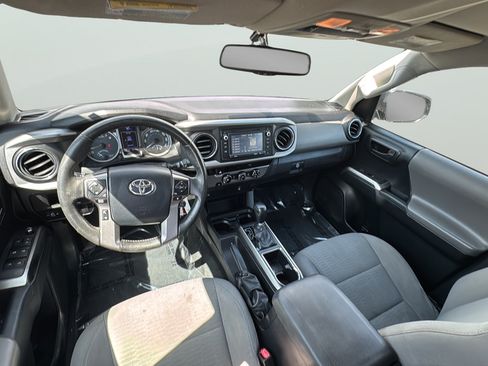 Used 2016 Toyota Tacoma SR5 w/ SR5 Appearance Package (SN) RWD image 14