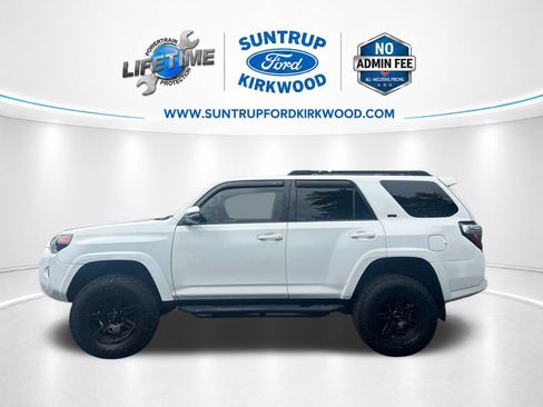Used 2015 Toyota 4Runner SR5 Premium AWD/4WD image 2