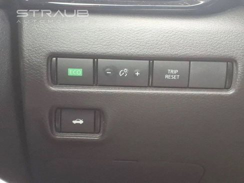 Used 2025 Nissan Sentra SR w/ SR Premium Package FWD image 35