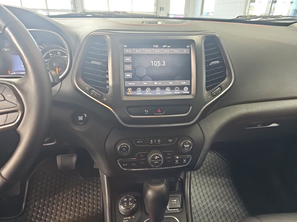 Used 2019 Jeep Cherokee Trailhawk AWD/4WD image 25