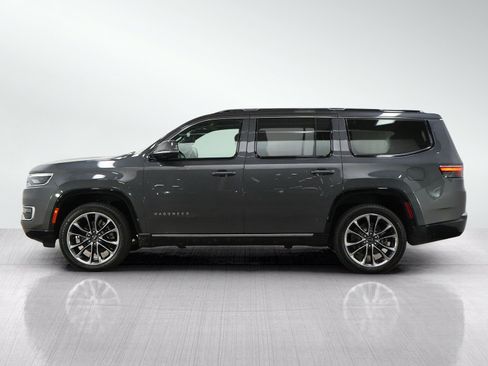 Used 2022 Jeep Wagoneer Series III w/ Premium Group I AWD/4WD image 2