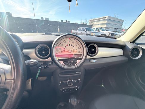 Used 2011 MINI Cooper Hardtop image 16