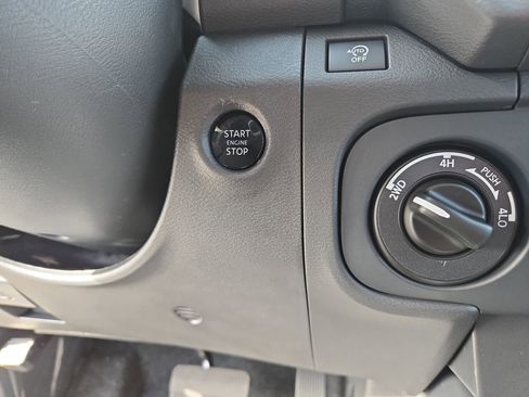 New 2026 Nissan Frontier SV w/ SV Convenience Package AWD/4WD image 20