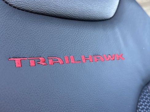 New 2026 Jeep Compass Trailhawk w/ Sun, Sound & Navigation Group AWD/4WD image 39