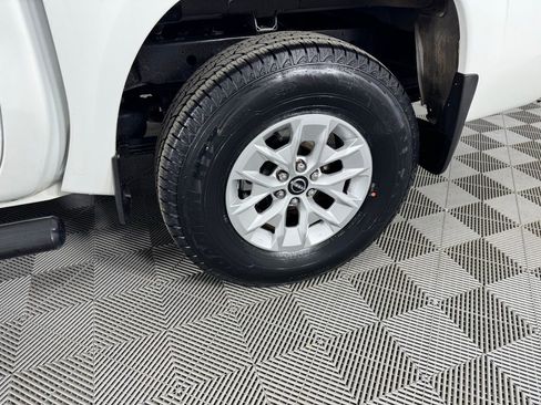 Used 2024 Nissan Frontier SV AWD/4WD image 32