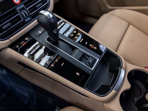 New 2026 Porsche Macan AWD/4WD image 38