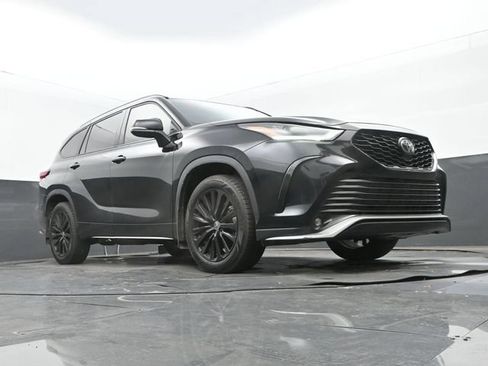 Used 2023 Toyota Highlander XSE FWD image 9