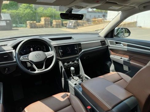 Used 2023 Volkswagen Atlas SE w/ Panoramic Sunroof Package AWD/4WD image 16