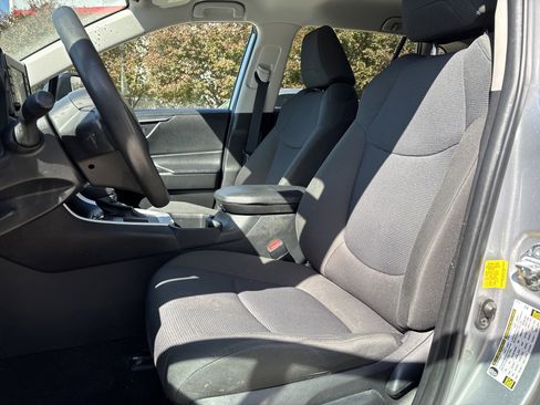 Used 2022 Toyota RAV4 LE FWD image 12