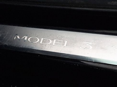 Used 2020 Tesla Model 3 Standard Range Plus image 29