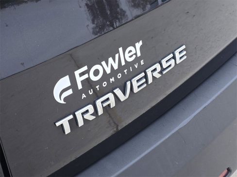 Used 2021 Chevrolet Traverse LT image 12