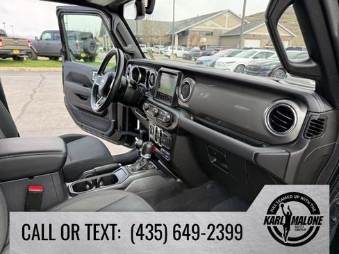Used 2022 Jeep Wrangler Unlimited Sahara w/ LED Lighting Group AWD/4WD image 39