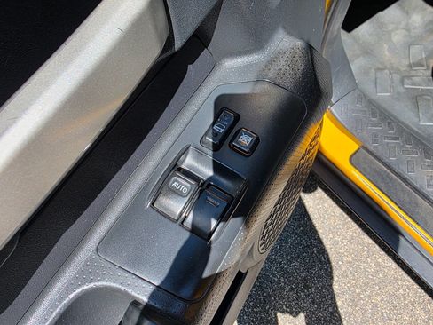 Used 2007 Toyota FJ Cruiser 4WD image 10