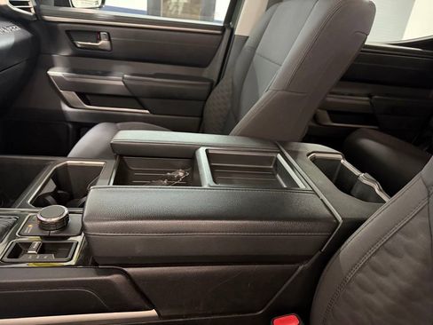 Used 2022 Toyota Tundra SR5 w/ SR5 Convenience Package AWD/4WD image 24