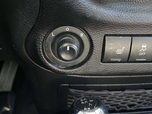 Used 2017 Jeep Wrangler Unlimited Sahara w/ Connectivity Group AWD/4WD image 40