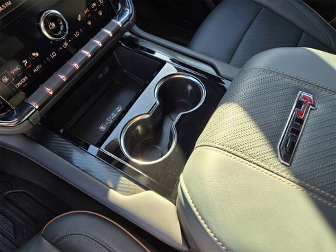 Used 2025 GMC Yukon AT4 image 17