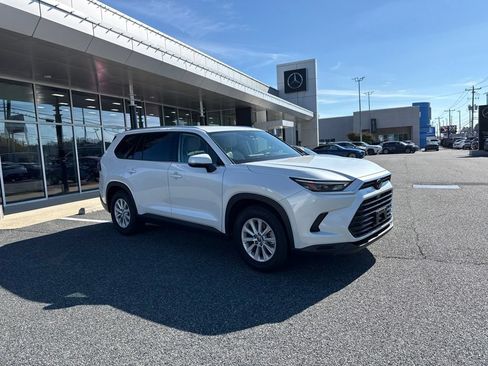 Used 2025 Toyota Grand Highlander FWD image 3