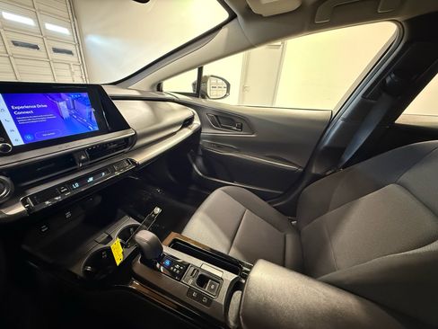 Used 2023 Toyota Prius LE image 20