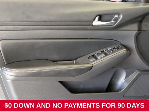 Used 2025 Nissan Altima 2.5 SV FWD image 11