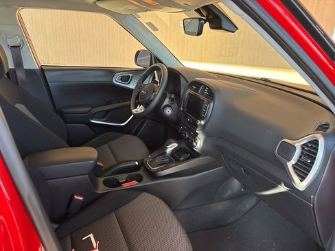 Certified 2022 Kia Soul LX w/ Technology Package image 23