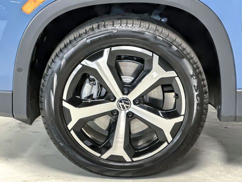 New 2026 Volkswagen Tiguan SE image 24