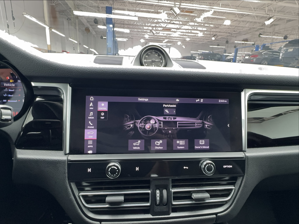 Used 2023 Porsche Macan Turbo AWD/4WD image 51