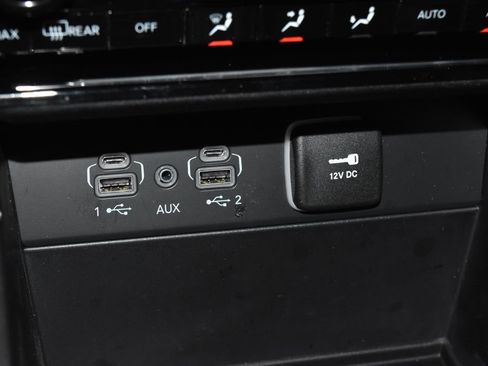 Used 2024 Jeep Grand Cherokee L Limited w/ Black Appearance Package AWD/4WD image 14