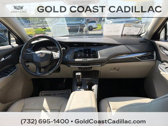 Used 2019 Cadillac XT4 Luxury w/ Cold Weather Package FWD image 10