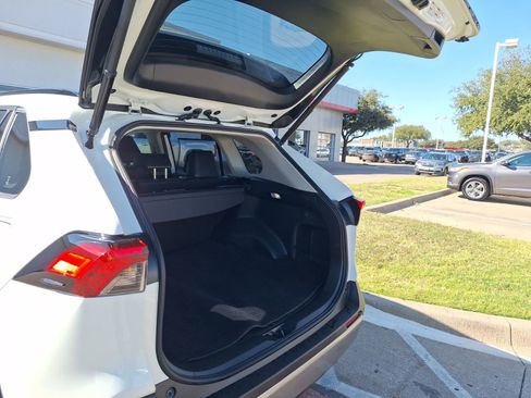 Used 2022 Toyota RAV4 Limited image 37