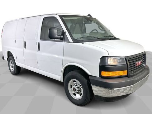 New 2025 GMC Savana 3500 w/ Driver Convenience Package RWD image 4