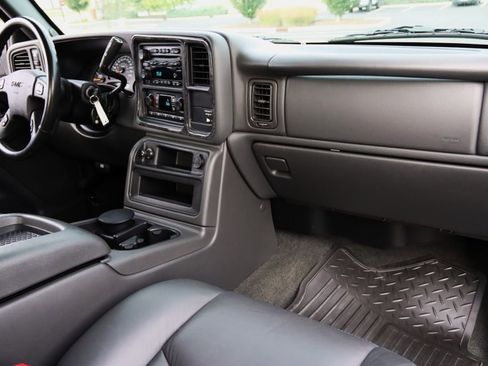 Used 2004 GMC Sierra 3500 SLT w/ Heavy-Duty Power Package image 40
