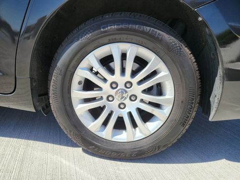 Used 2015 Toyota Sienna XLE w/ XLE Navigation Package image 15