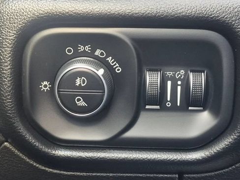 Used 2019 RAM 1500 Big Horn AWD/4WD image 10