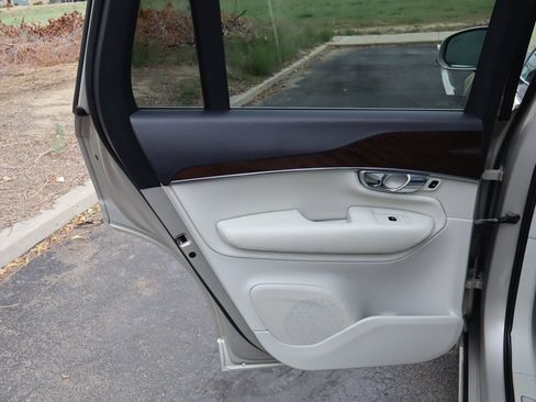 Used 2016 Volvo XC90 T6 Momentum w/ Momentum Plus Package AWD/4WD image 26