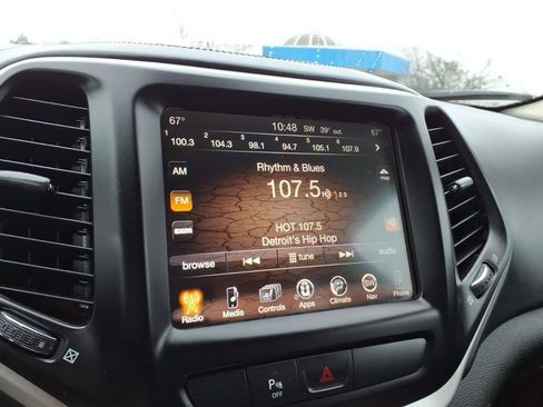 Used 2018 Jeep Cherokee Overland AWD/4WD image 17