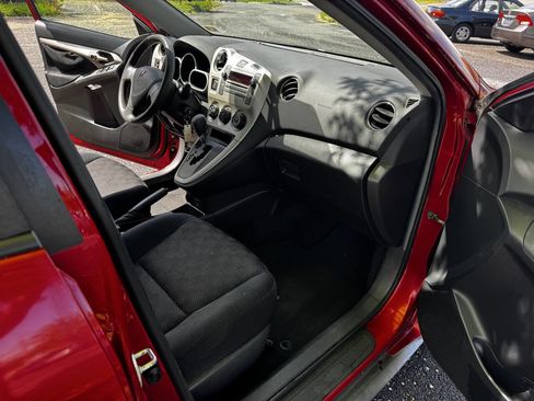 Used 2009 Pontiac Vibe w/ Preferred Package image 9