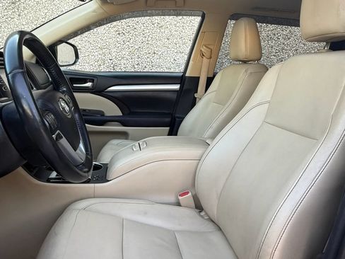 Used 2017 Toyota Highlander XLE AWD/4WD image 9