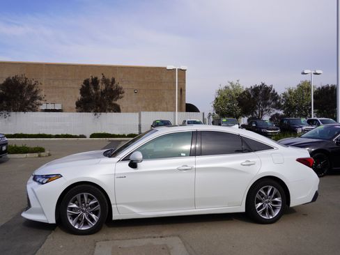 Used 2021 Toyota Avalon XLE image 6