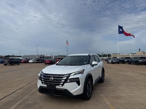 Used 2024 Nissan Rogue SV FWD image 6